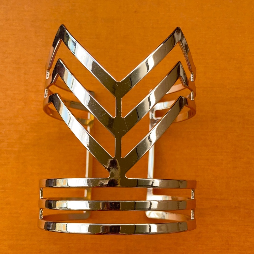 Gold statement cuff - Picture 1 of 4